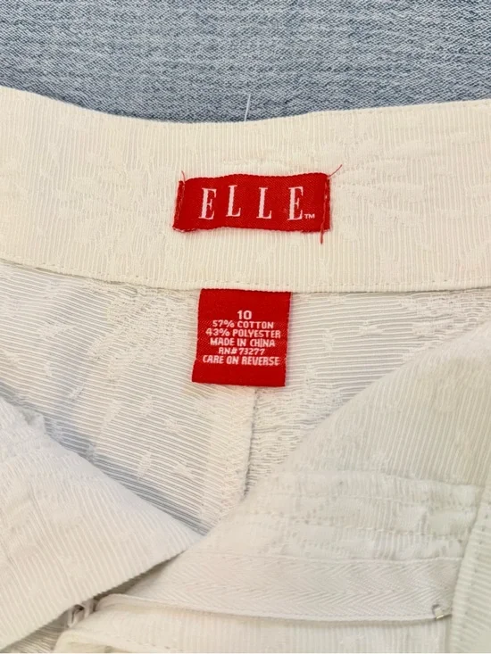 Elegant High-Rise Cream Floral Textured Women's Shorts - Picture 6 of 8